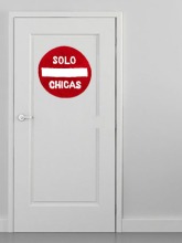puerta solo chicas