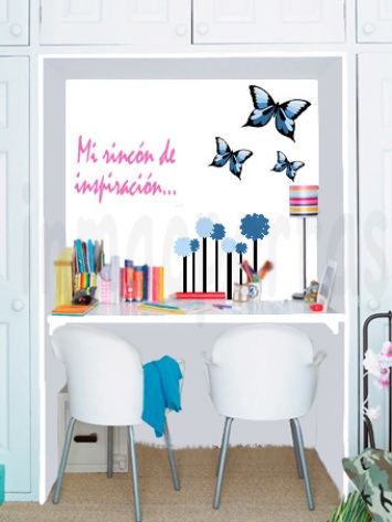 escritorio-en-armario-con-mariposas-azules-marca-agua